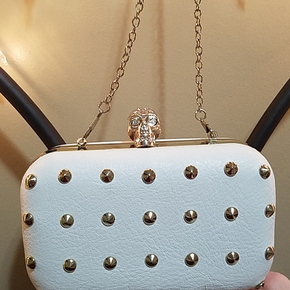 MUST GO! 👛Clutch